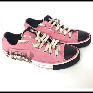 Reposhing this pair of converse!